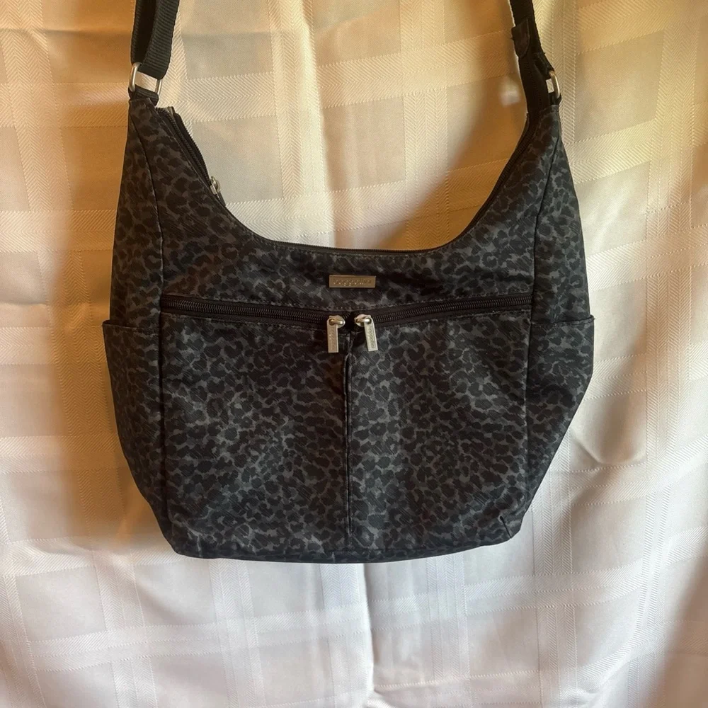 Baggallini cheetah print hobo style with canvas Crossbody strap - Picture 1 of 11